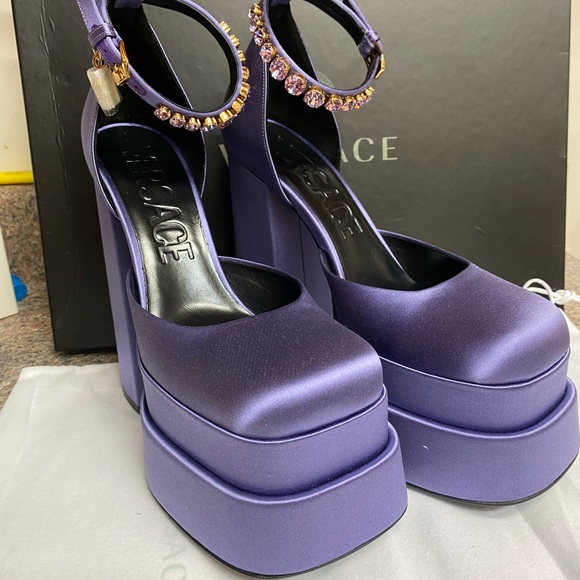 Versace Aevitas lilac color 38EU - Picture 3 of 4